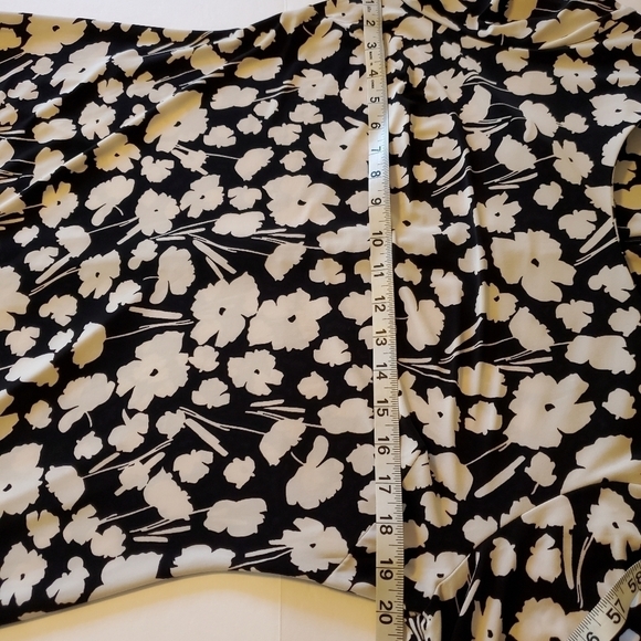 Tommy Hilfiger Black/White Floral Bell Sleeve Dress Sz 12 - Picture 6 of 12